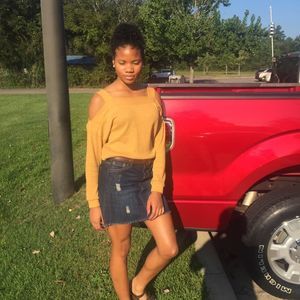 Meet your Posher, Desiree